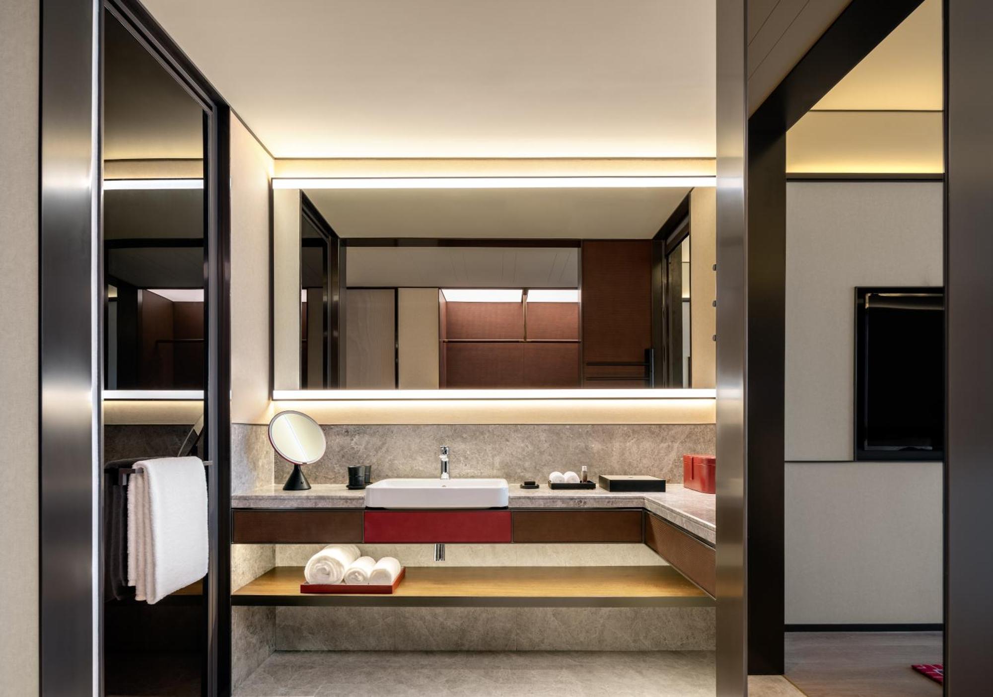 Joya Gubei Hotel 5*